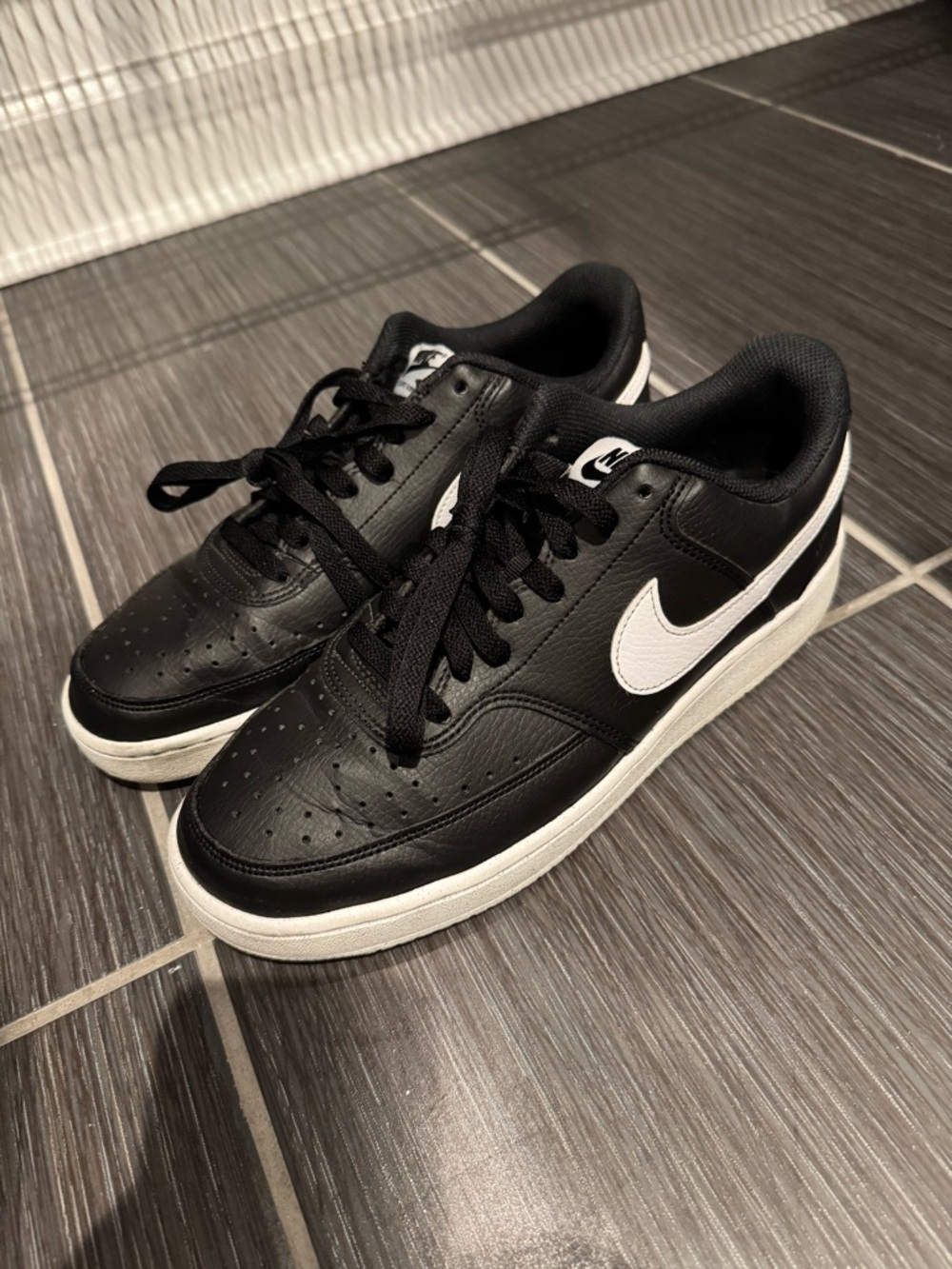 Nike Black and White Low-Top Sneakers - Picture 7 of 9